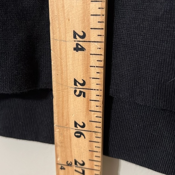 Netflix Stranger Things size medium black sweatshirt embroidered red Demogorgon - Picture 3 of 9